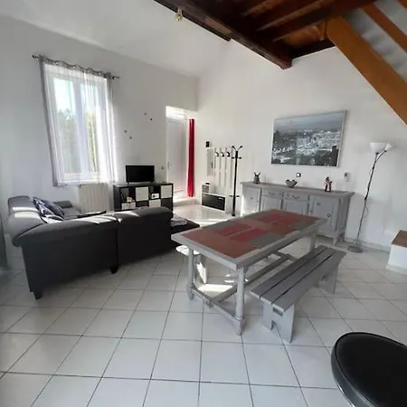 La Petite Angerienne بيت للعطل *